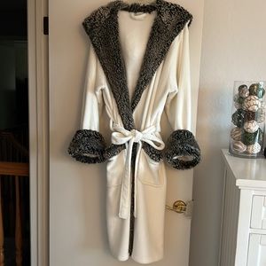 Pottery barn bathrobe with faux fur